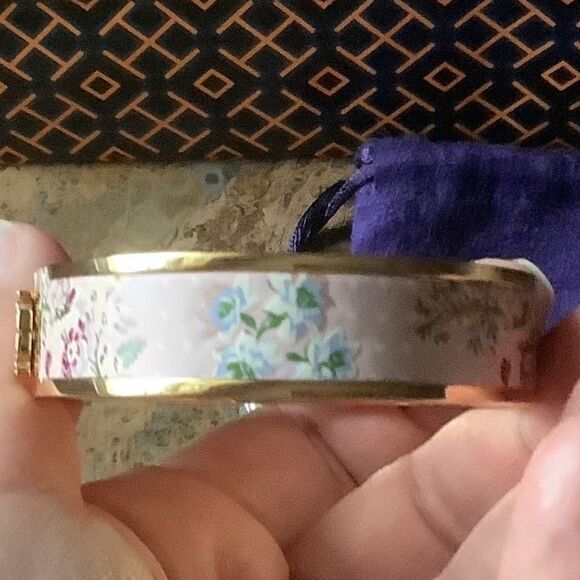 NWT TORY BURCH MILLER LEATHER FLORAL HINGE BRACELET NEW - Picture 5 of 14